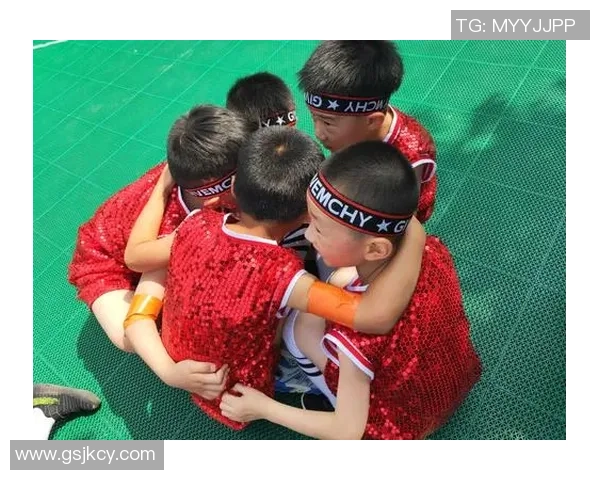 小足球锻炼助力儿童身心健康成长培养团队合作精神与竞技意识