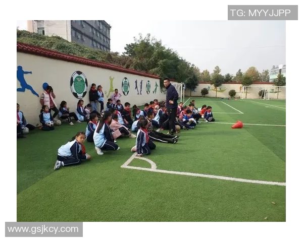 大头玩足球的奇妙旅程与成长故事揭秘少年如何在绿茵场上追逐梦想