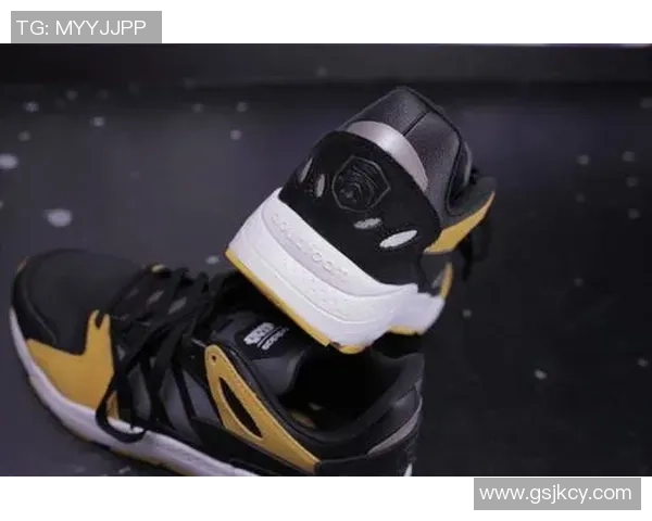 时尚与运动完美结合足球主题包包让你随时展现球迷风采 时尚与运动完美结合足球主题包包让你随时展现球迷风采