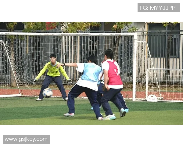 激情绿茵场上尽情挥洒汗水足球游戏带你体验真实竞技乐趣