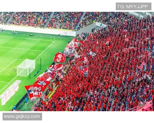 江北足球热潮兴起球迷齐聚展现青春活力与团队精神